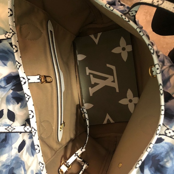 Handbag - Picture 2 of 3